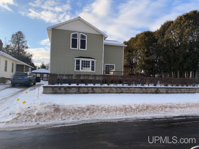 1003 W A Street, Iron Mountain, MI 49801