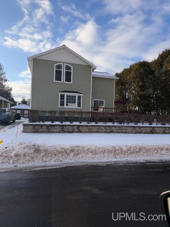 1003 W A Street, Iron Mountain, MI 49801
