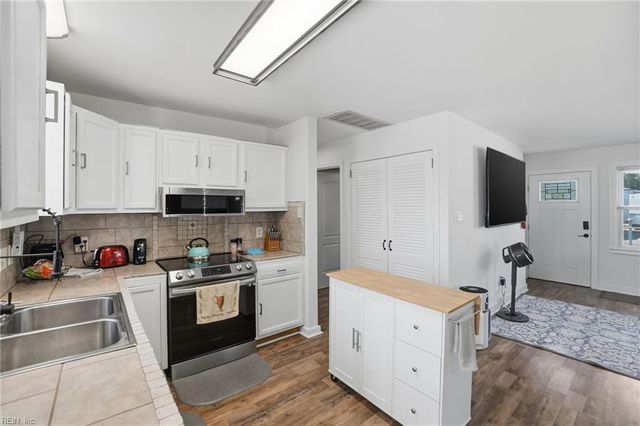 1625 Dearborn DR, Virginia Beach, VA 23451