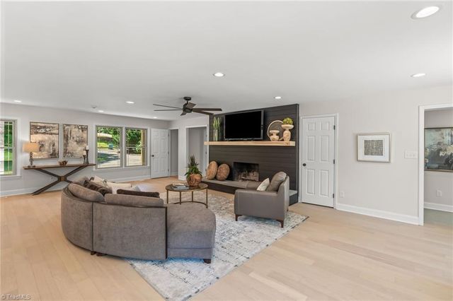135 Boxwood Circle, Advance, NC 27006