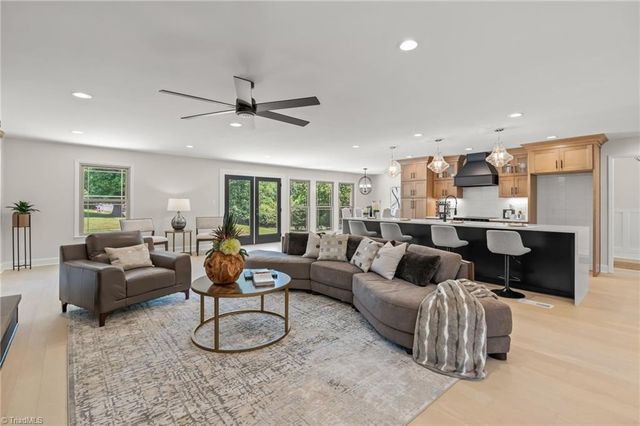 135 Boxwood Circle, Advance, NC 27006