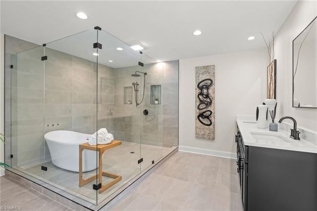 135 Boxwood Circle, Advance, NC 27006