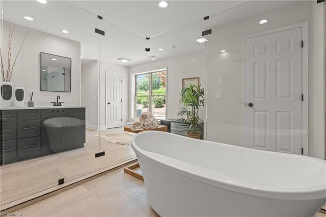 135 Boxwood Circle, Advance, NC 27006