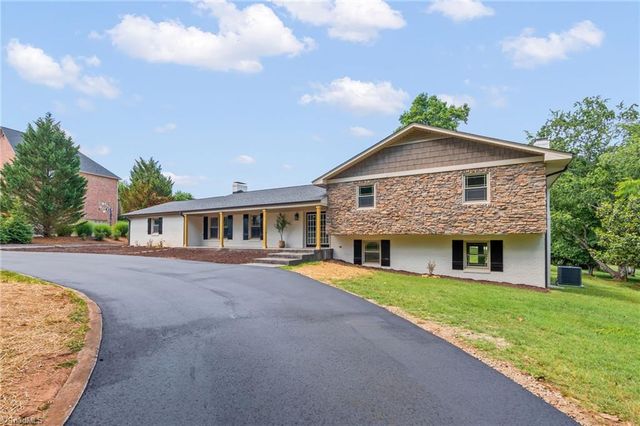 135 Boxwood Circle, Advance, NC 27006
