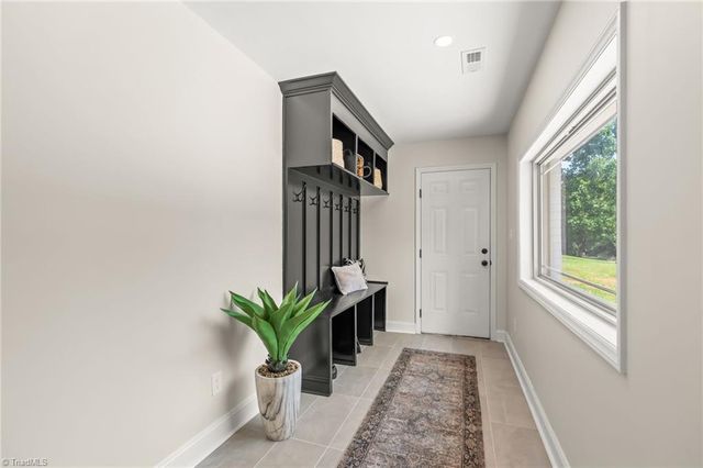 135 Boxwood Circle, Advance, NC 27006
