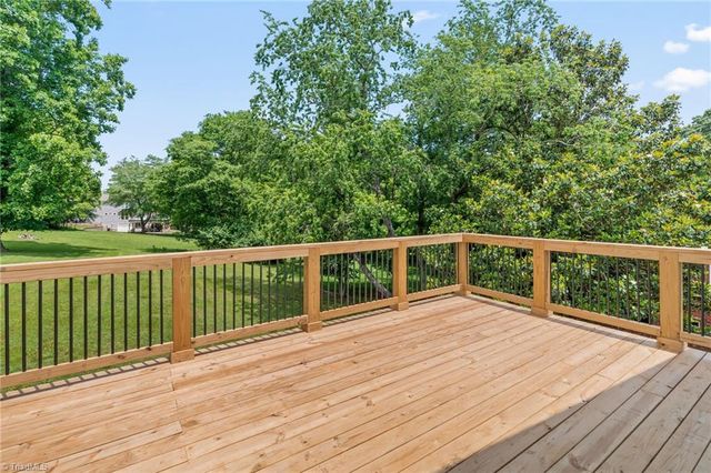 135 Boxwood Circle, Advance, NC 27006