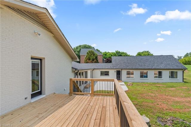 135 Boxwood Circle, Advance, NC 27006