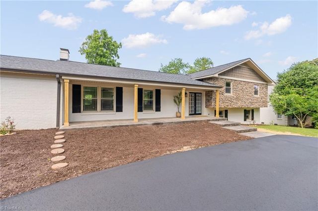 135 Boxwood Circle, Advance, NC 27006