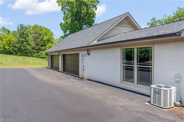135 Boxwood Circle, Advance, NC 27006