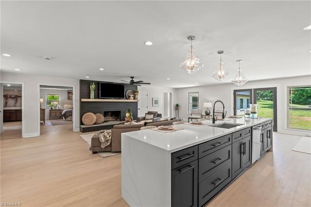 135 Boxwood Circle, Advance, NC 27006