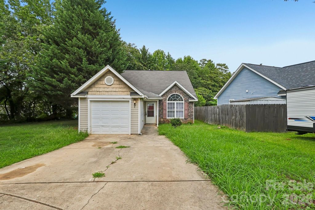 3611 Maggie Laney Drive, Charlotte, NC 28216