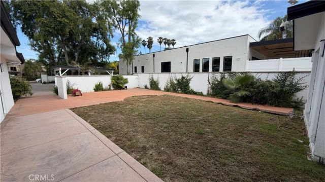 5855 Shirley Avenue, Tarzana, CA 91356