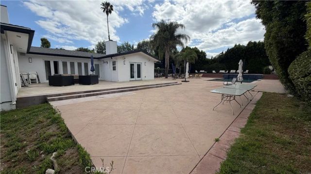 5855 Shirley Avenue, Tarzana, CA 91356