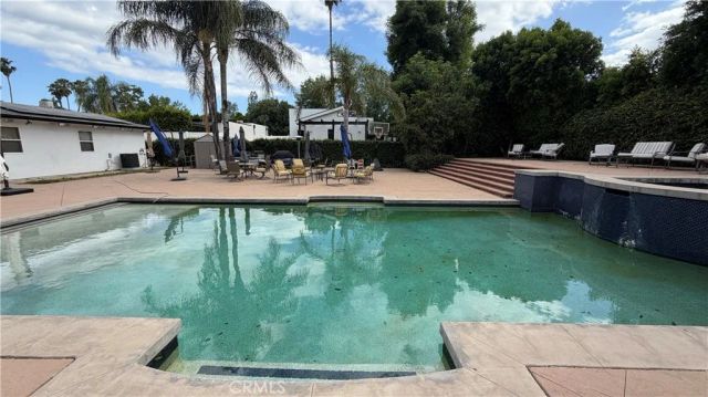 5855 Shirley Avenue, Tarzana, CA 91356
