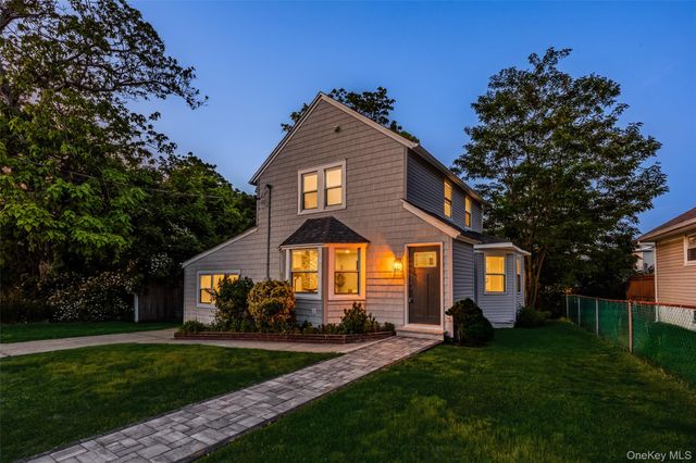 19 Westside Avenue, Bay Shore, NY 11706