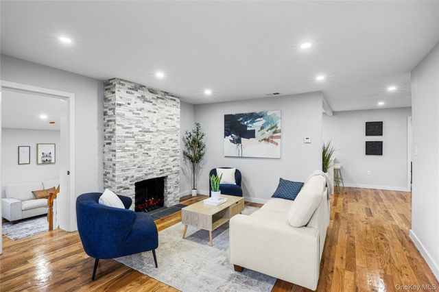 19 Westside Avenue, Bay Shore, NY 11706