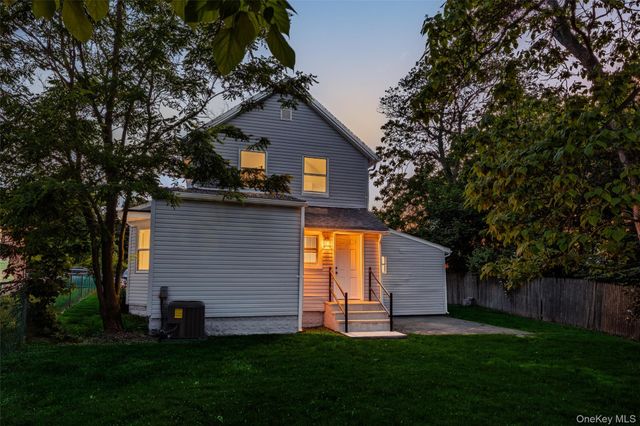 19 Westside Avenue, Bay Shore, NY 11706