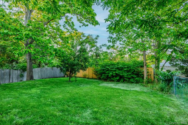 19 Westside Avenue, Bay Shore, NY 11706