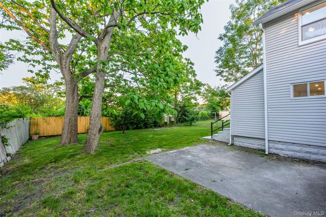 19 Westside Avenue, Bay Shore, NY 11706