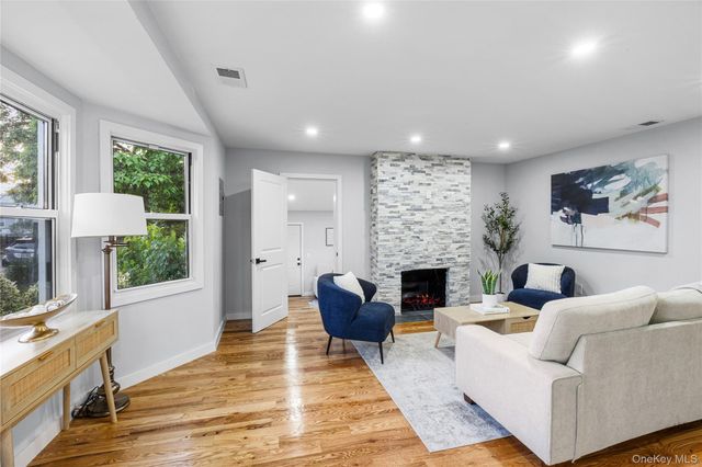 19 Westside Avenue, Bay Shore, NY 11706