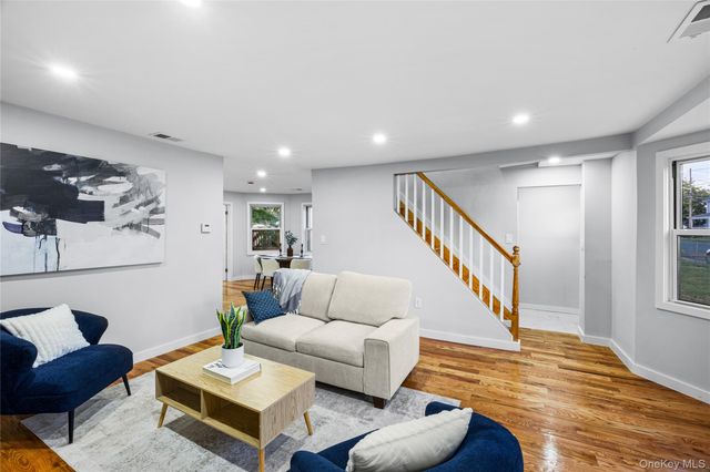 19 Westside Avenue, Bay Shore, NY 11706