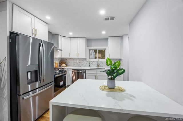 19 Westside Avenue, Bay Shore, NY 11706