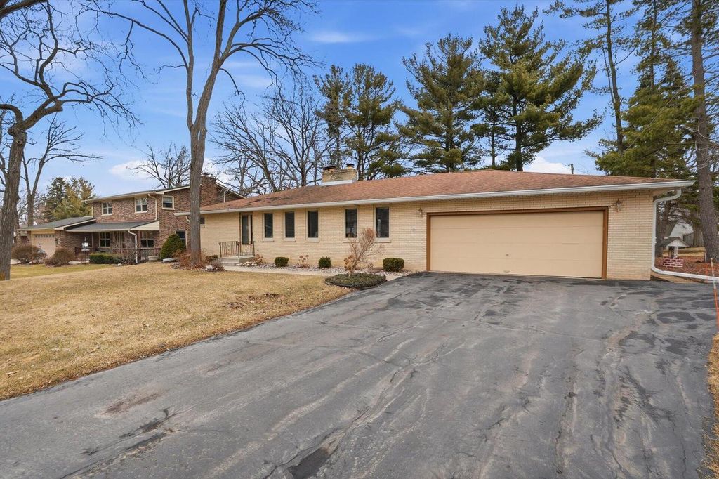 1323 97th AVENUE, Kenosha, WI 53144