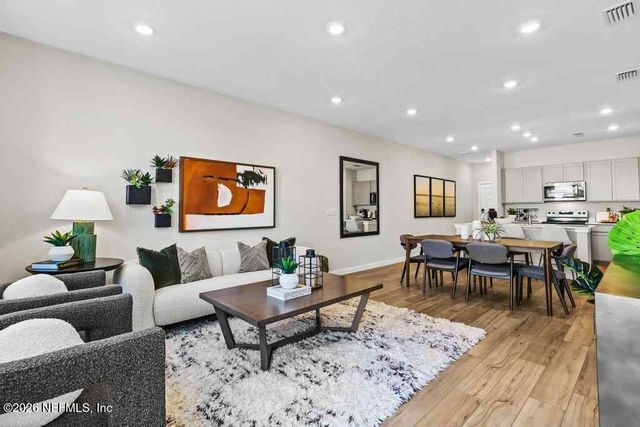 166 BRAZIL NUT Circle, Jacksonville, FL 32218