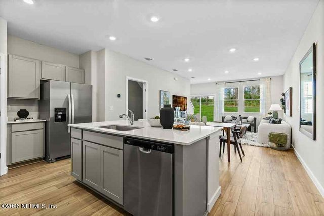 166 BRAZIL NUT Circle, Jacksonville, FL 32218