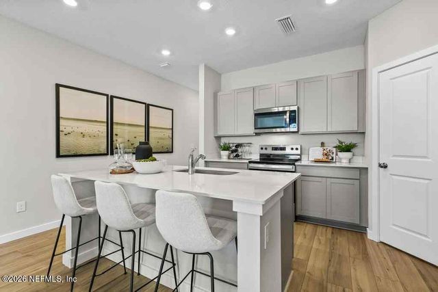 166 BRAZIL NUT Circle, Jacksonville, FL 32218