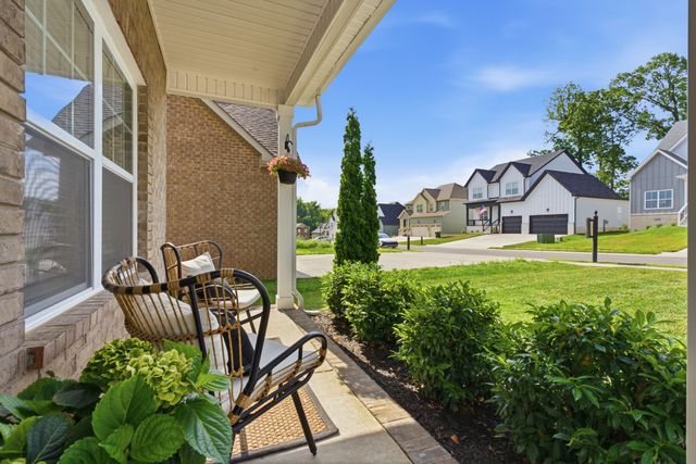 979 Alton Dr, Clarksville, TN 37043