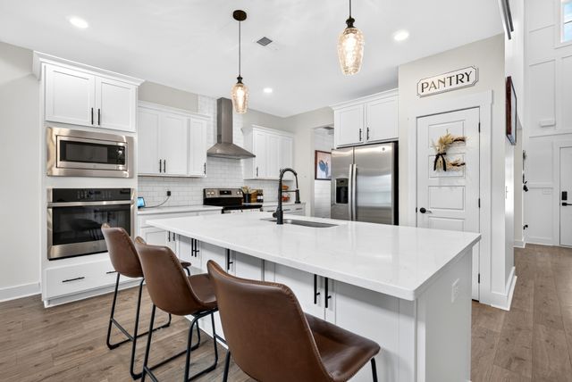 979 Alton Dr, Clarksville, TN 37043