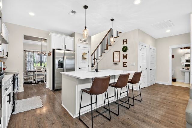 979 Alton Dr, Clarksville, TN 37043