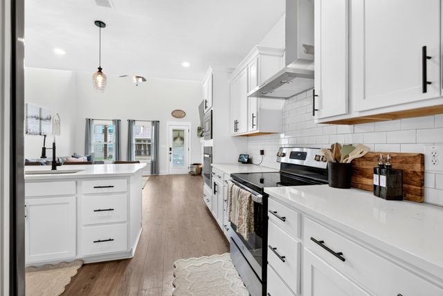 979 Alton Dr, Clarksville, TN 37043