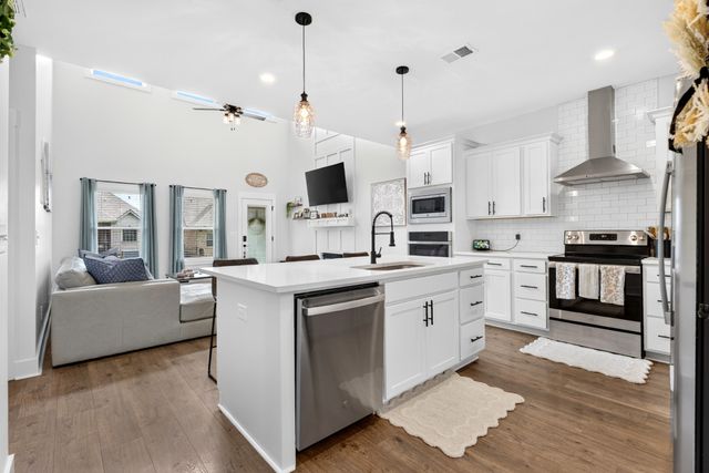 979 Alton Dr, Clarksville, TN 37043