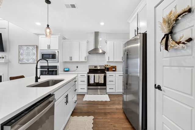 979 Alton Dr, Clarksville, TN 37043