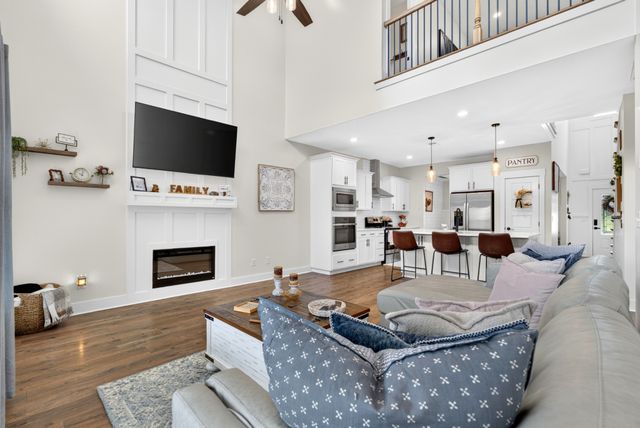 979 Alton Dr, Clarksville, TN 37043