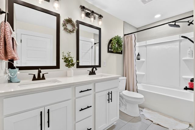 979 Alton Dr, Clarksville, TN 37043