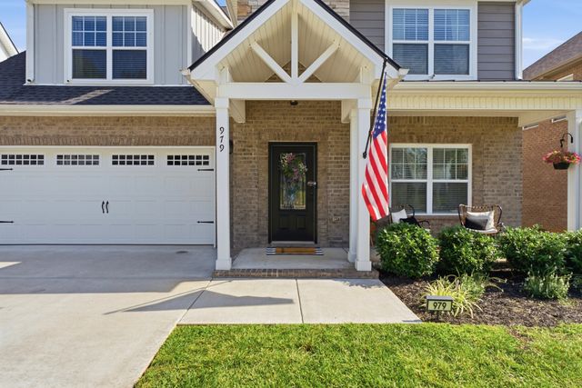 979 Alton Dr, Clarksville, TN 37043