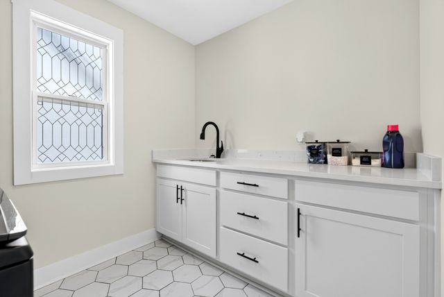 979 Alton Dr, Clarksville, TN 37043