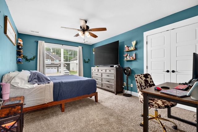 979 Alton Dr, Clarksville, TN 37043