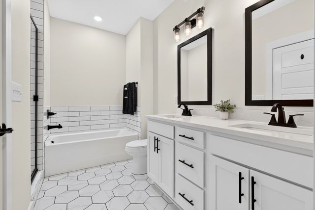 979 Alton Dr, Clarksville, TN 37043
