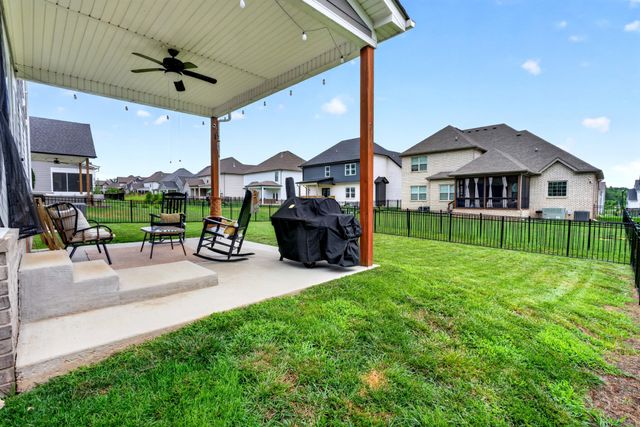 979 Alton Dr, Clarksville, TN 37043