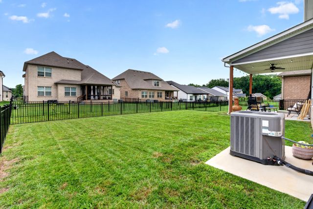 979 Alton Dr, Clarksville, TN 37043
