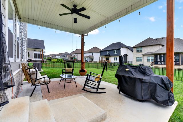 979 Alton Dr, Clarksville, TN 37043