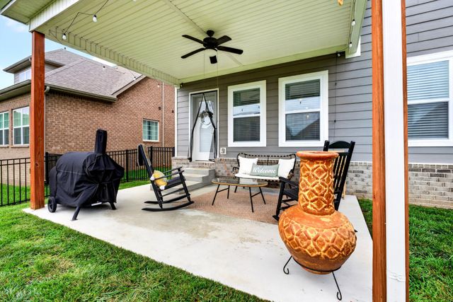 979 Alton Dr, Clarksville, TN 37043
