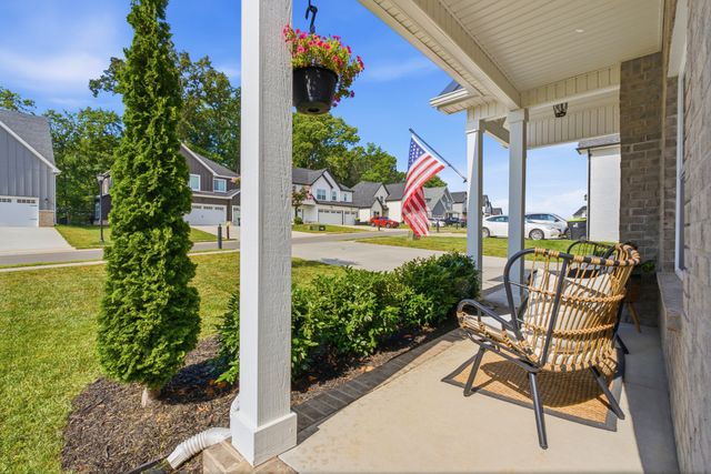 979 Alton Dr, Clarksville, TN 37043