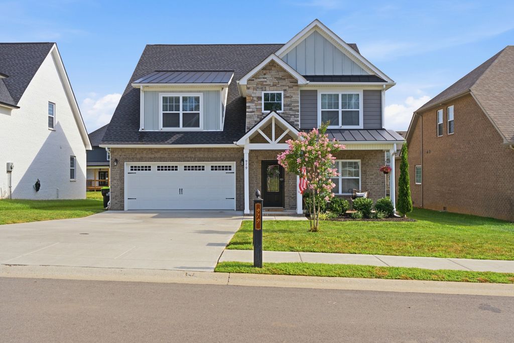 979 Alton Dr, Clarksville, TN 37043