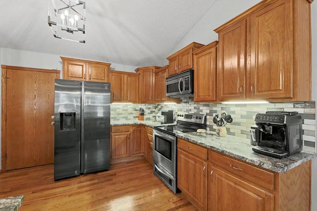 1326 S Summit Rd, Derby, KS 67037