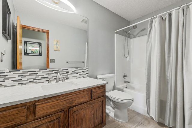 1326 S Summit Rd, Derby, KS 67037